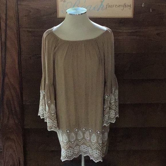 SALE! Flowing Boho Embroidered Tunic - Picture 3 of 13